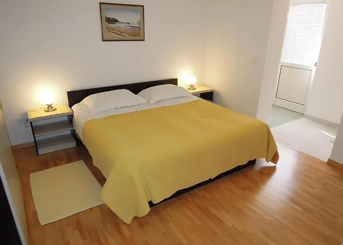 アパート Simicev